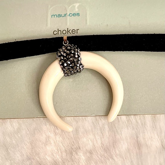 Choker & Earrings Bundle - Picture 8 of 8